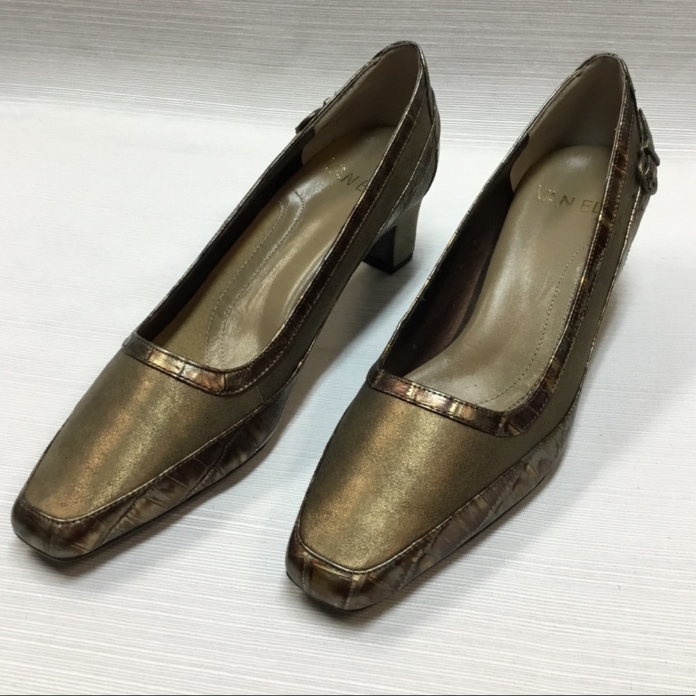 Exquisite Vaneli Pumps. - Picture 2 of 8
